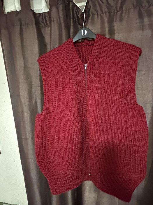 Vestă tricotată roșie cu fermoar, handmade, fără mâneci