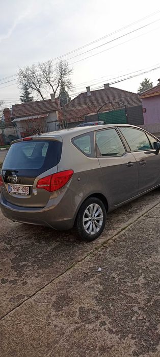 Опел Мерива 2016 бензин продава