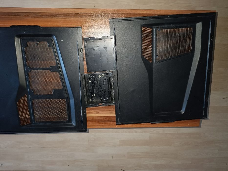 Продавам Cooler master Storm Trooper