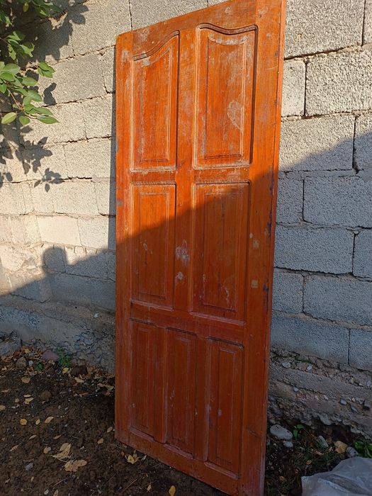 Есік сатылады, дверь