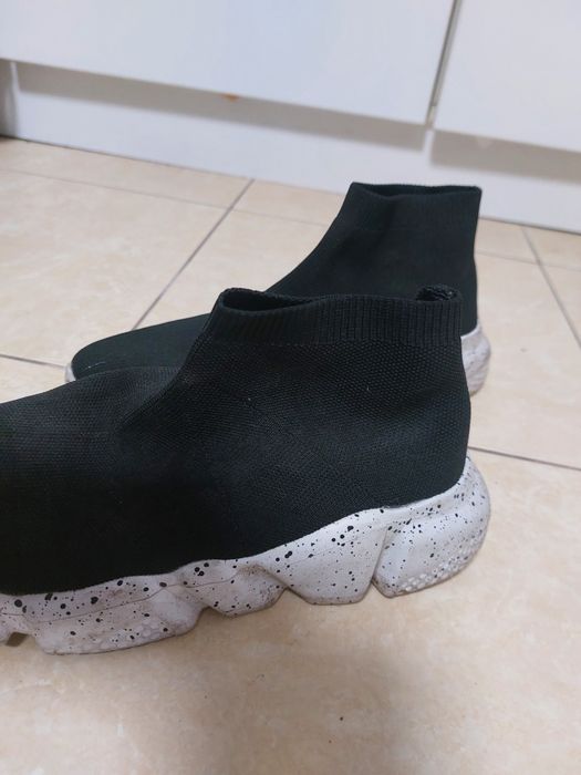 Кроссовки чёрные