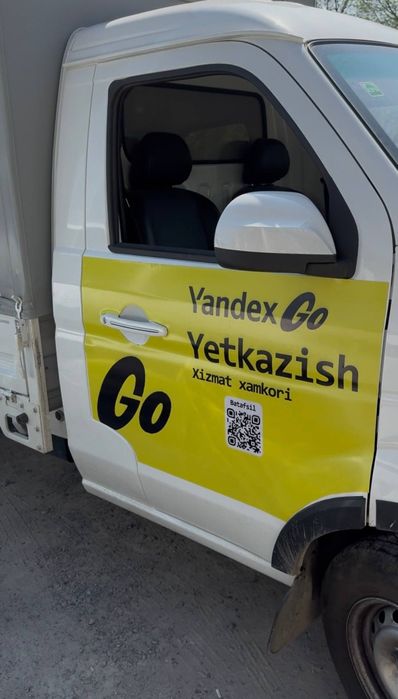 Yandex brend magnit nakleyka