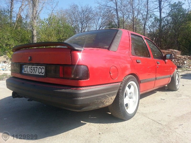 Продавам Форд Сиера 91 година седан на части 3 броя