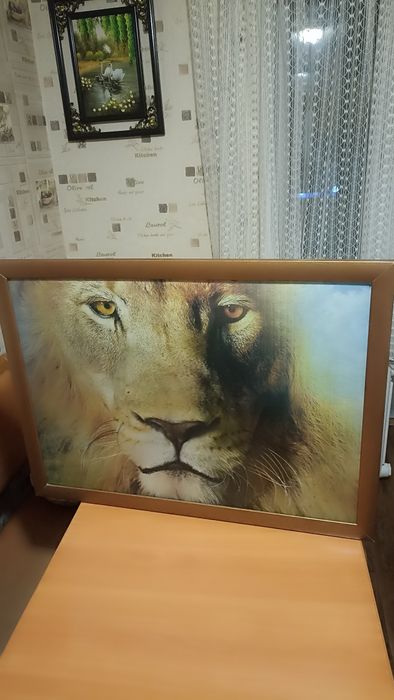 Продам красивую 3D картину со львом