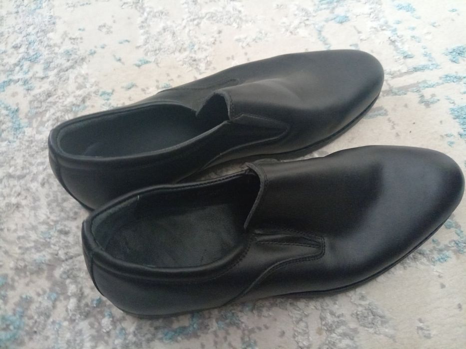 Продам коженные туфли 40 размер