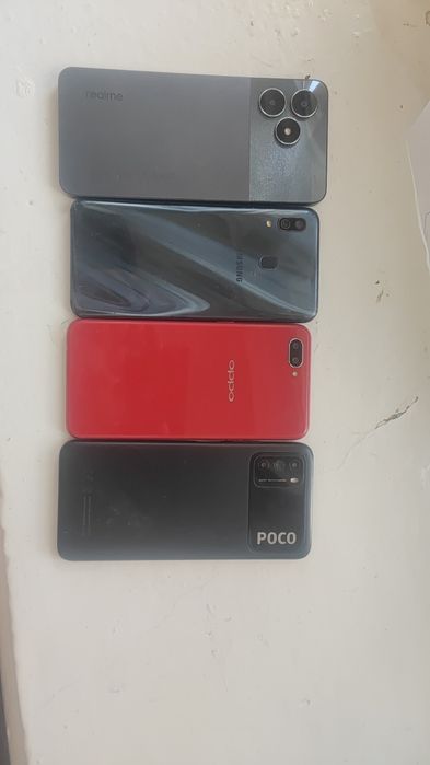 Продам телефоны.