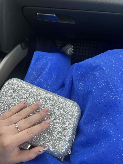 Рокля с корсет от бутик отговаря за л,хл според зависи как се стегне