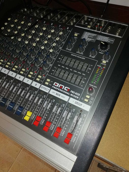 OFERTA !  BOXE YAMAHA si mixer activ 2 x 400 w 8 0hm + Stative si cablurile aferente