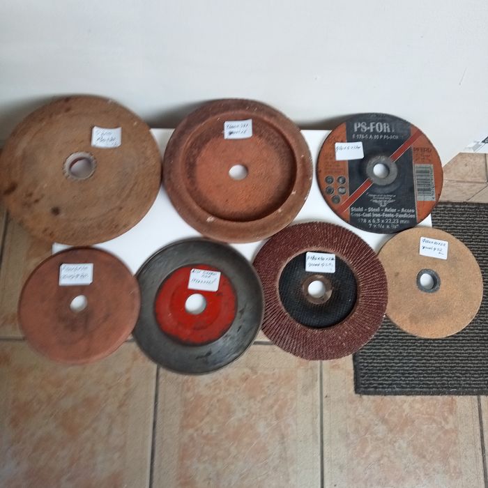 Pietre polizat, șlefuit, debitat