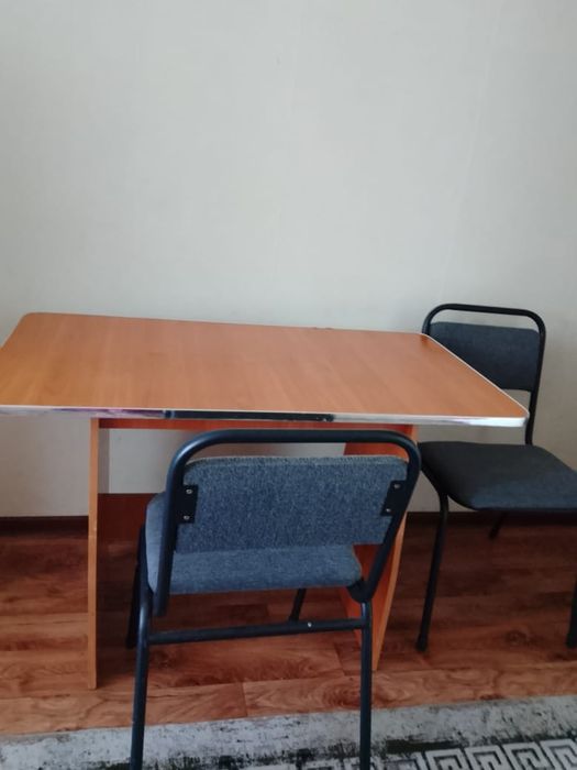 продается стол со стульями
