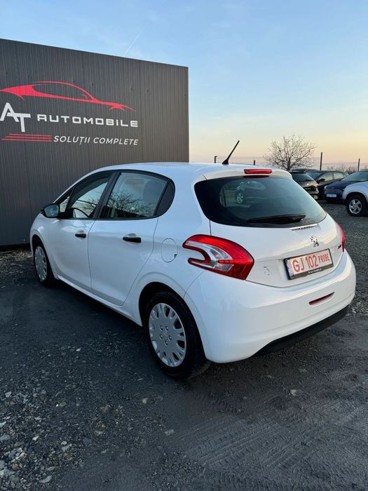 Peugeot 208 Peugeot 208  2014