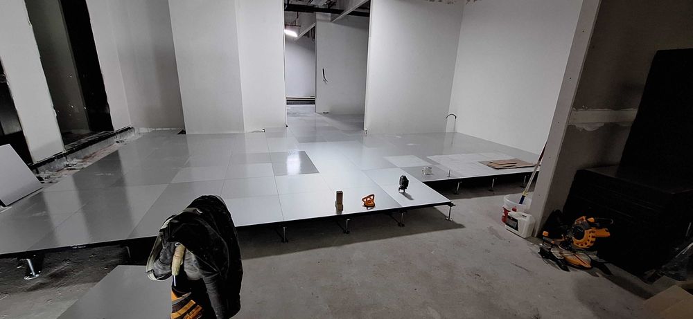 Монтаж фальшпола под ключ | BXDEVELOPMENT | Гарантия качества