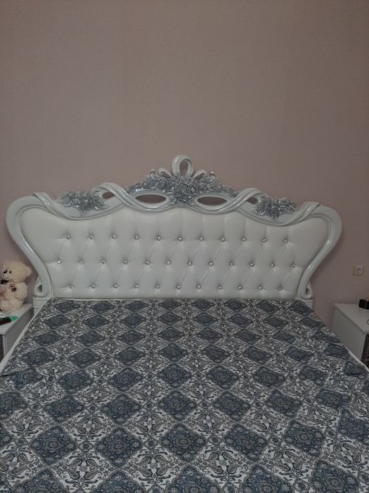 Двухспальная кровать