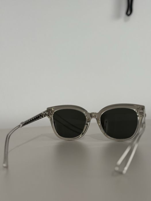 Ochelari de soare premium, ramă translucidă gri, design arhitectural