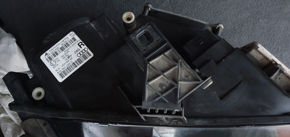 Far Audi a4 b8 Dreapta bi-xenon led Complet