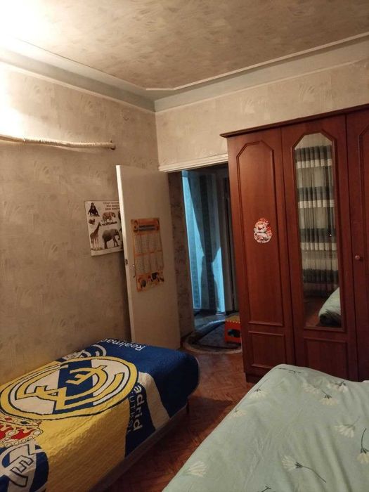 Продается квартира в г. Бекабад, 14-й микрорайон 61 дом 22 квартира.