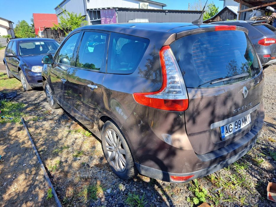 Dezmembrez Renault Scenic 1.5 DCI 110 cai automat