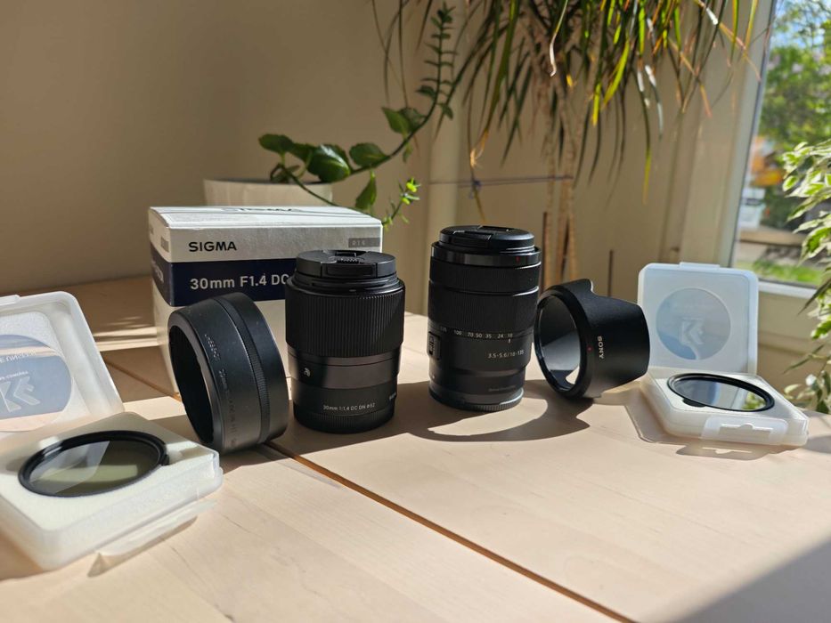 Обектив Sony E 18-135mm f/3.5-5.6 OSS и Обектив Sigma 30mm f/1.4 DC DN Contemporary - Sony E / В ГАРАНЦИЯ!!