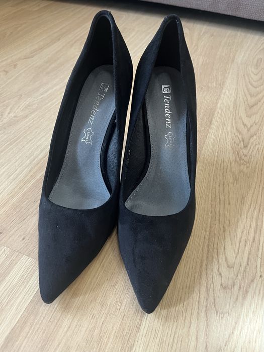 Велурени обувки с ток