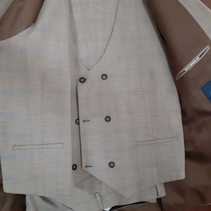 Продам стильный костюм