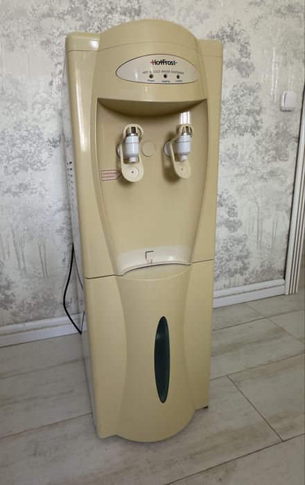 Кулер для воды рабочий