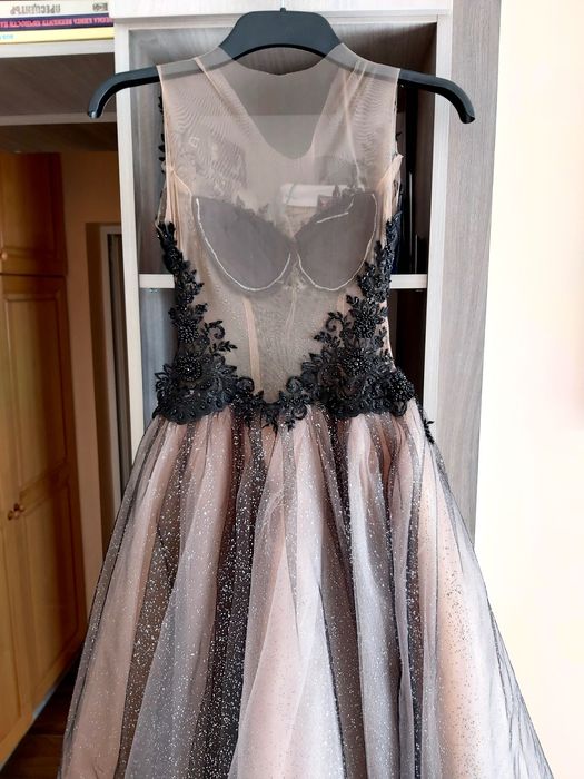 Абитуриентска рокля