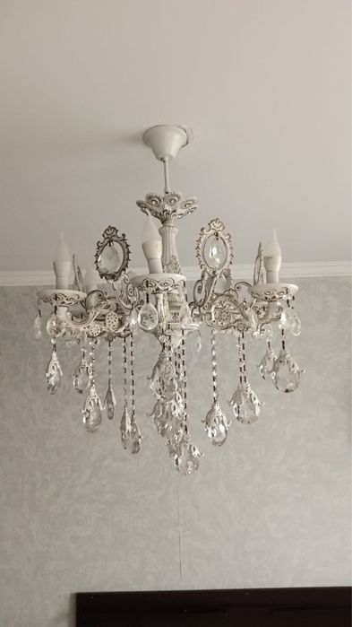 Продам красивую люстру