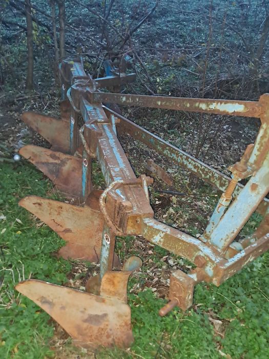 Rabewerk cu 4 brazde Krone 4 brazde.