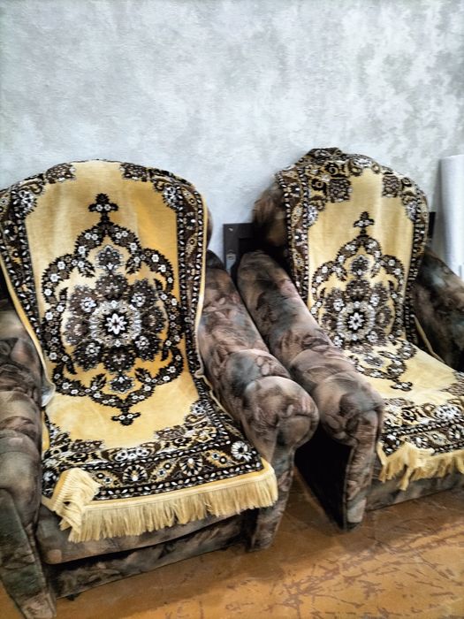 Б/у Диван с двумя креслами