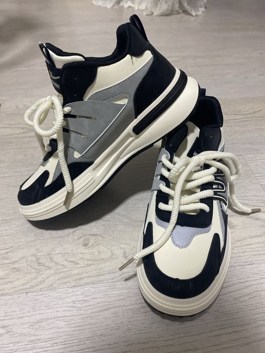 Продам Кроссовки новые