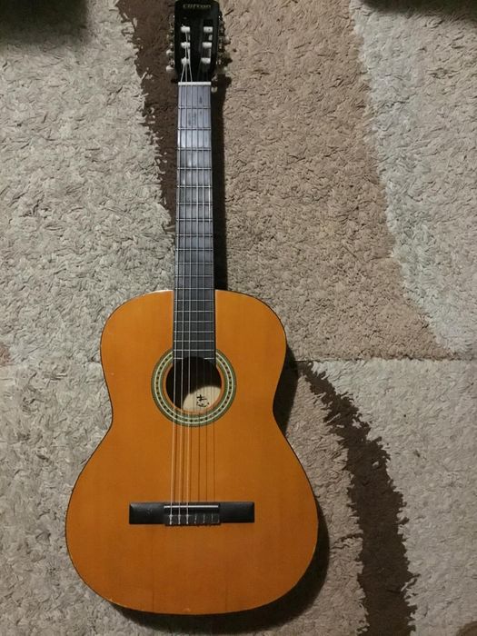 Ghitara acustica cu corzi noi