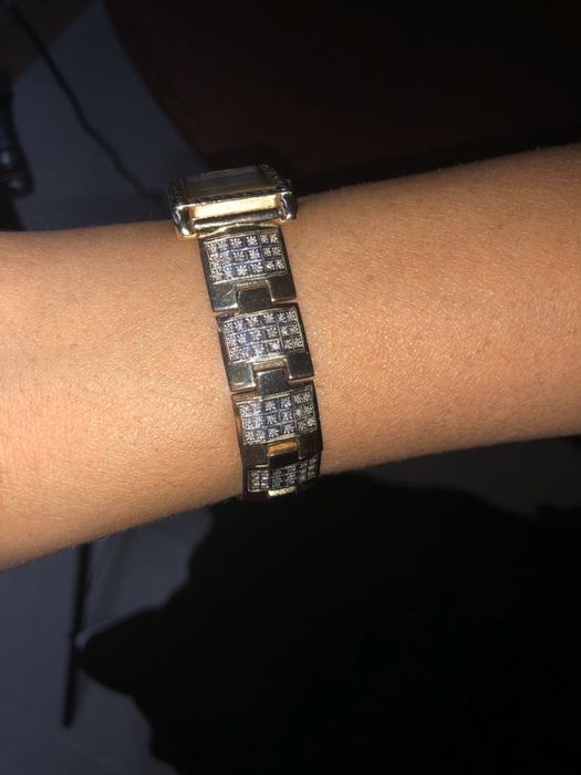 Часы золотые продам