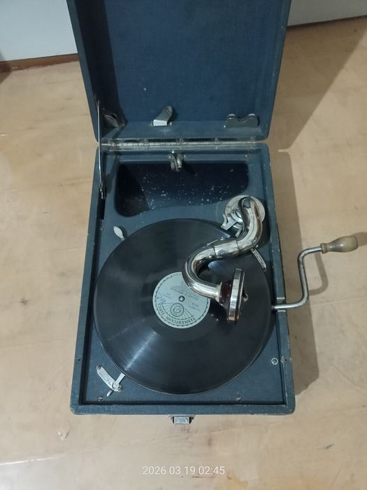 Продам патефон..