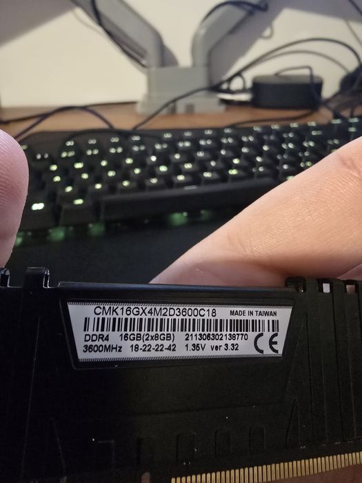 Kit memorie Corsair 16 GB DDR4 3600 MHz, CL18