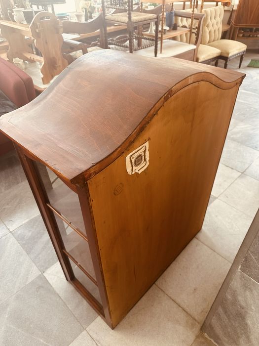 Витрина от масив и фурнир – Rondova, неокласически стил