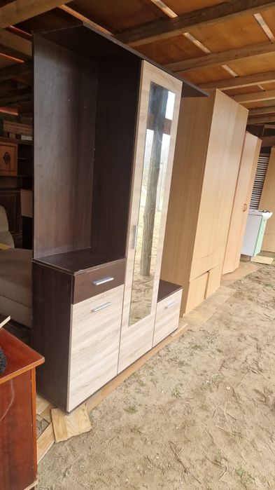 Vând mobilă,saltele, uși