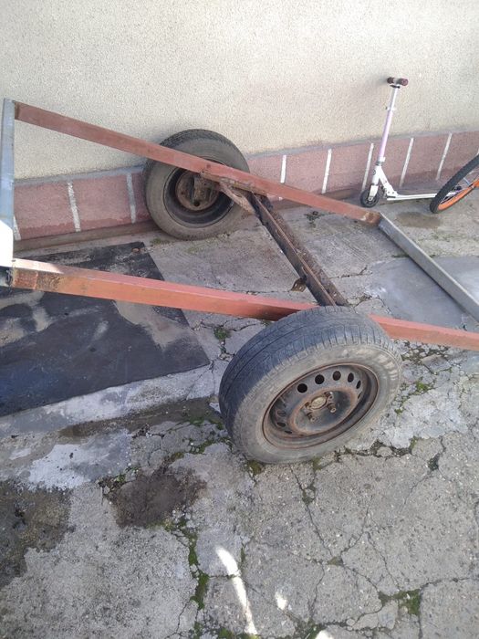 De Vânzare cadrul cu roți și cuplă remorcă