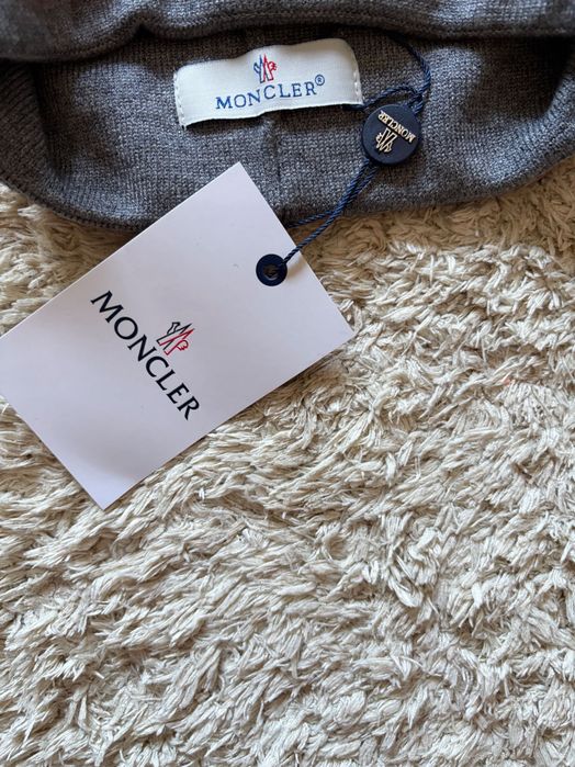 Fes Moncler gri — Nou, cu eticheta