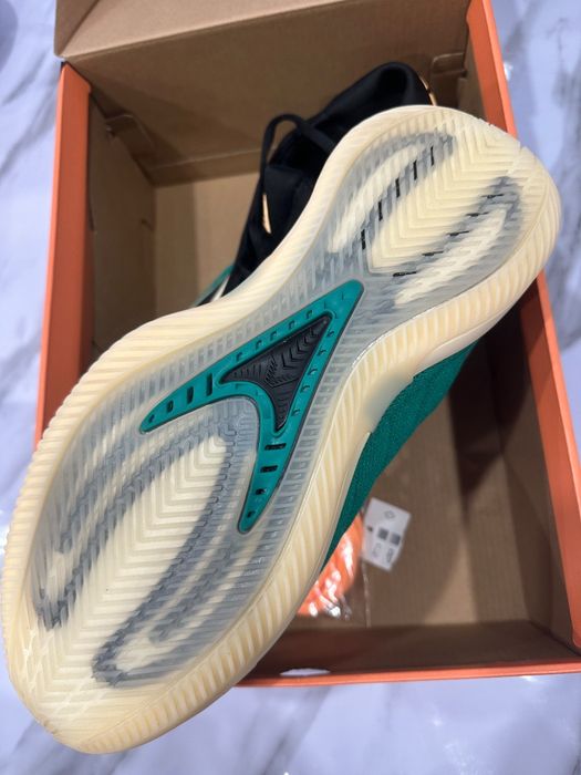 Продам кросовки баскетбольные Adidas оригинал