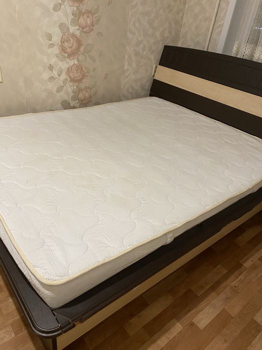 Продам кровать с матрасом