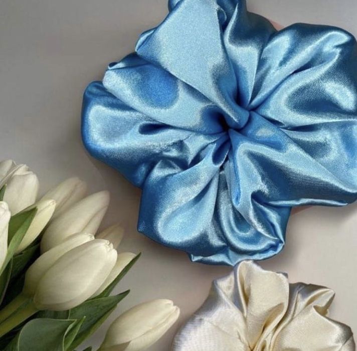 Обемно скрънчи от сатен