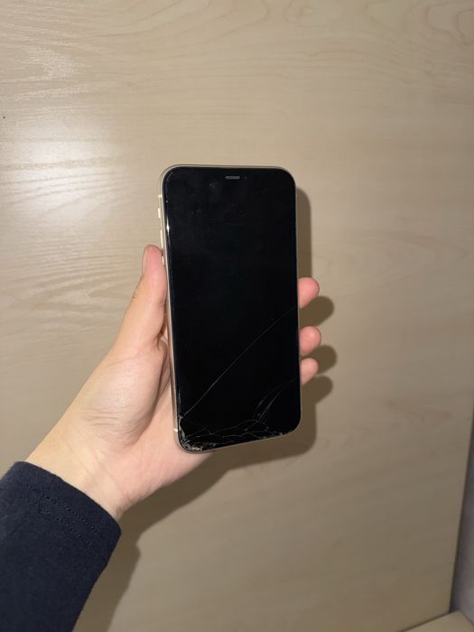 iPhone 11 белого цвета