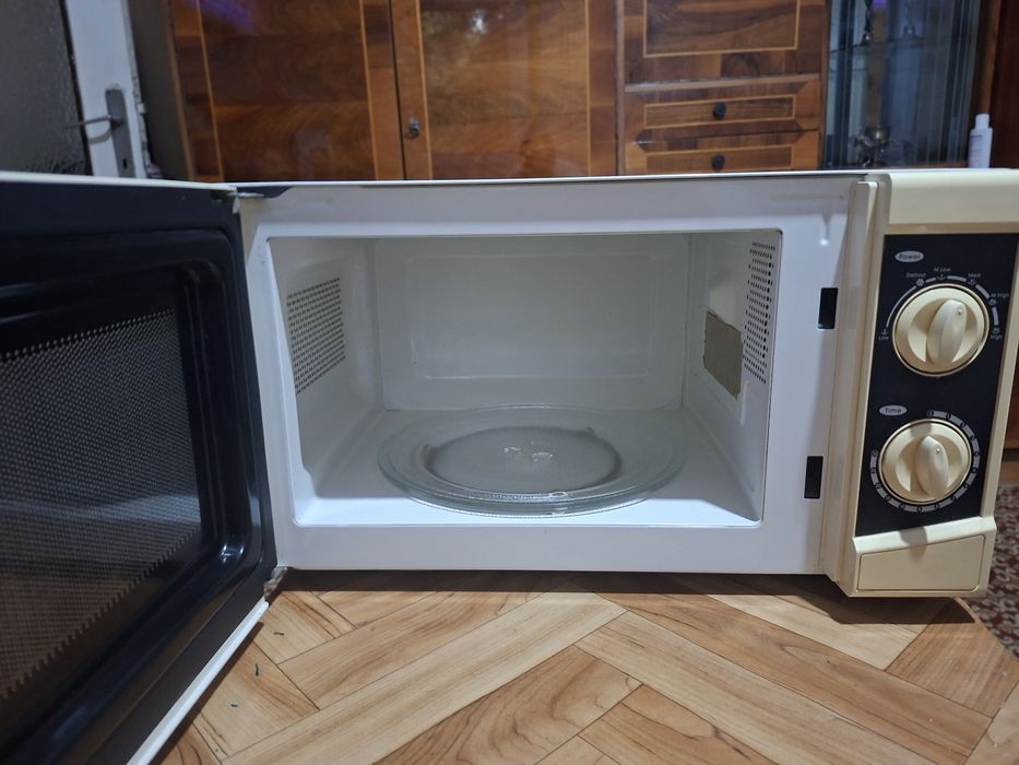 Cuptor microunde alasca 150 lei