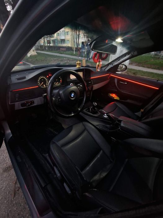 Mașina BMW 320…..