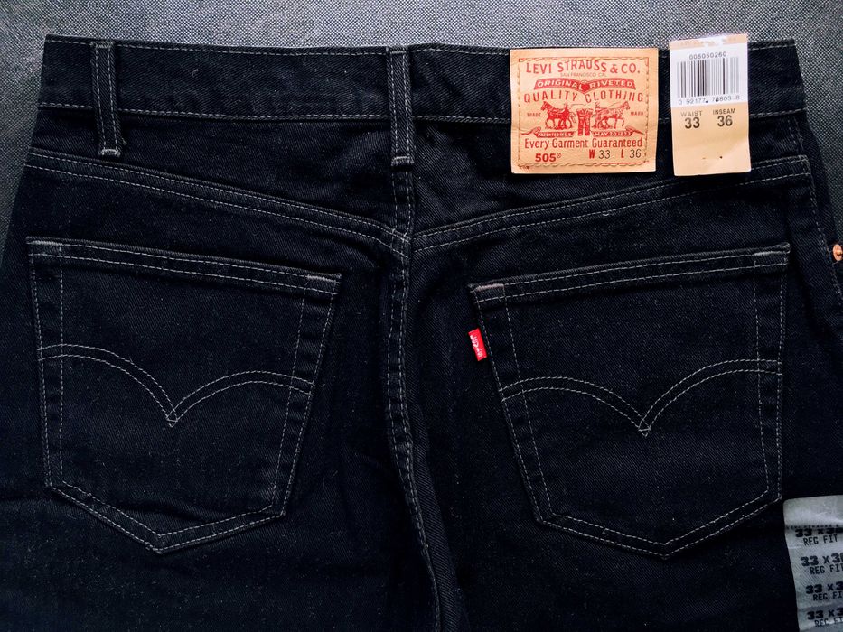 VINTAGE 1994 Made in Canada LEVI'S® 505® Straight Cut Jeans — W33 L36