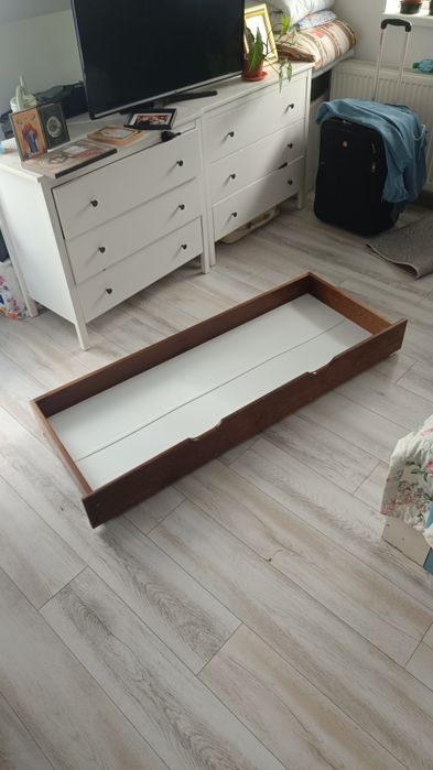 Pat de lemn masiv nuc 120 x 200 cm cu saltea și sertar