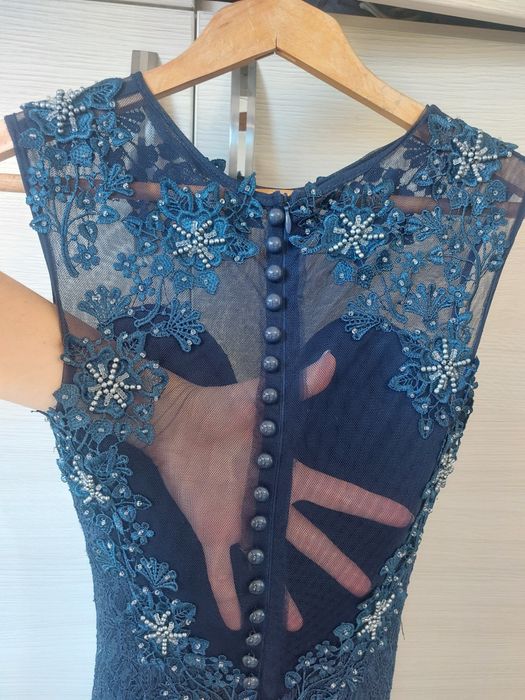 Официална дантелена рокля