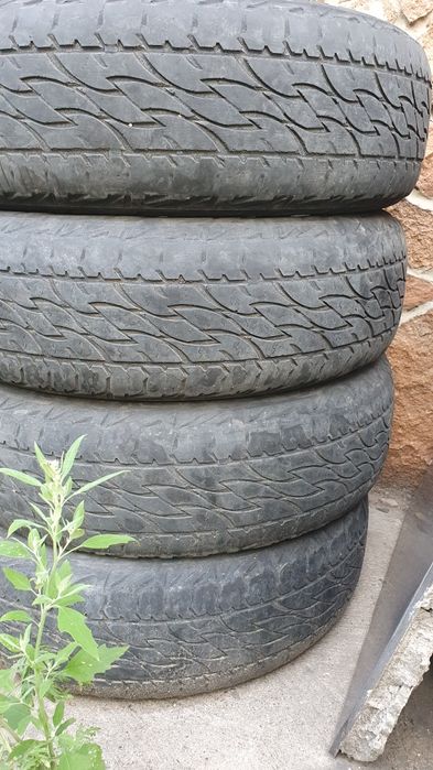 Продам комплект шин 215 70 r16
