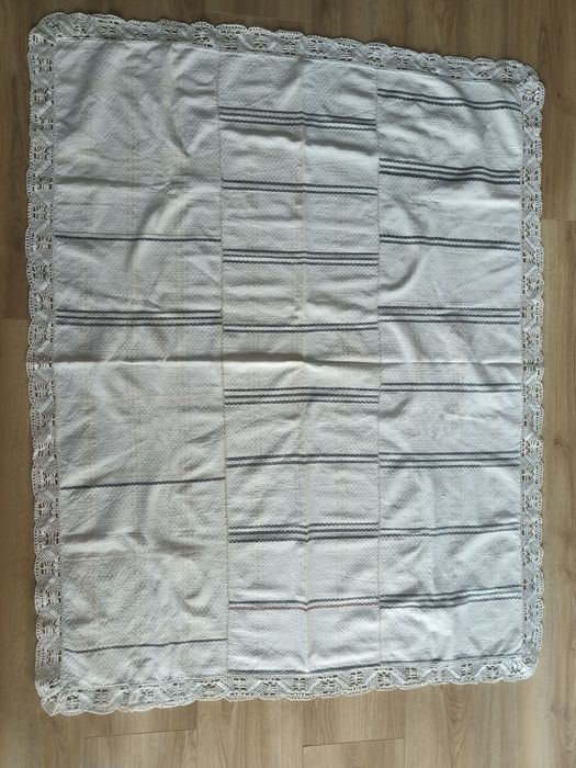 Decorațiune de pat /fata de masa autentice, 80 ani