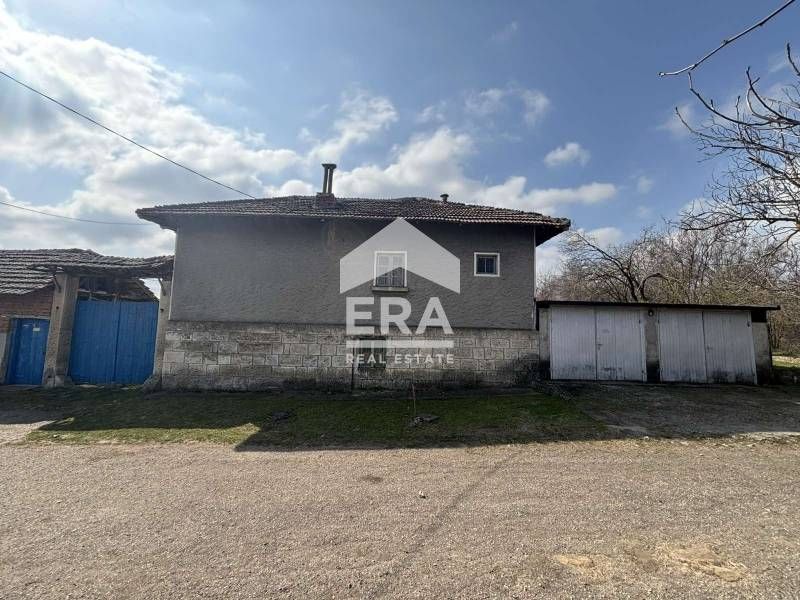 Двуетажна къща в с.Екзарх Йосиф